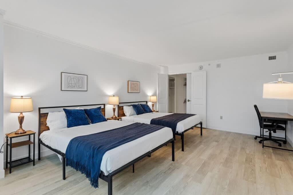 Two Beachfront Stylish Cozysuites On The Boardwalk Apartment