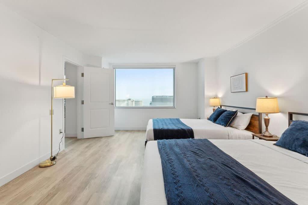 Two Beachfront Stylish Cozysuites On The Boardwalk Apartment *