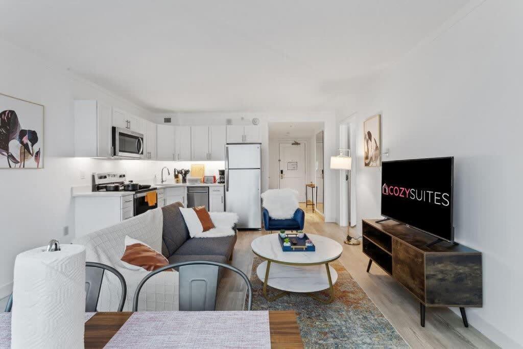 Two Beachfront Stylish Cozysuites On The Boardwalk Apartment *