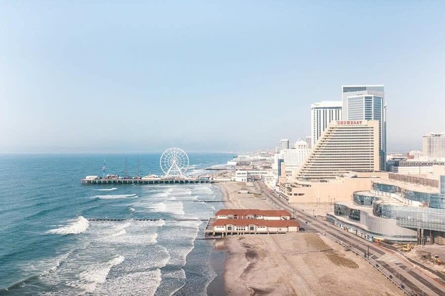 Two Beachfront Stylish Cozysuites On The Boardwalk Apartment *