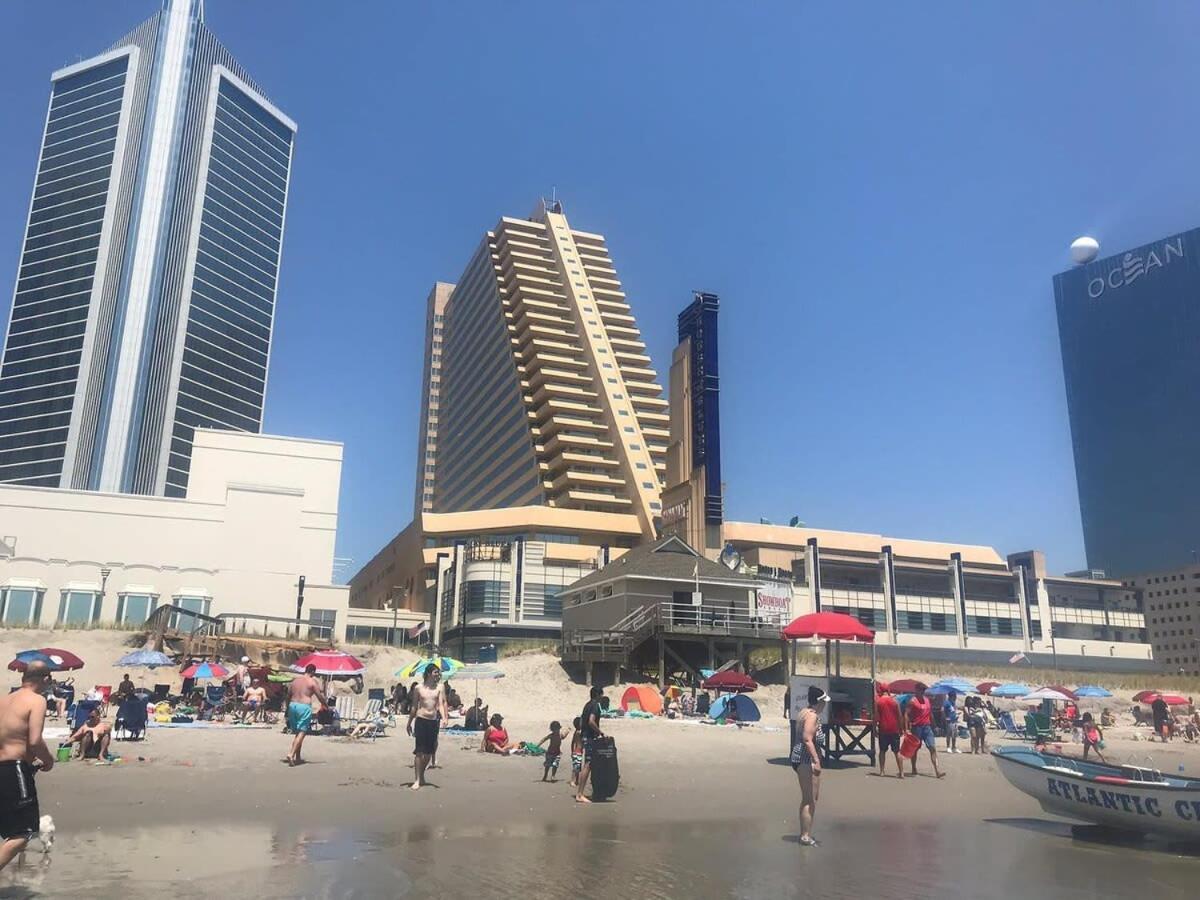 Two Beachfront Stylish Cozysuites On The Boardwalk *